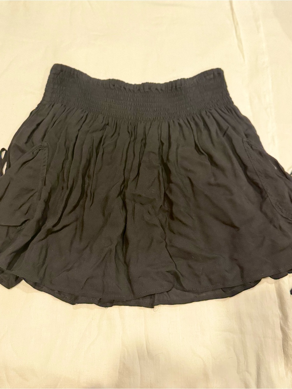 Charlotte Rousse women’s Smocked Waist Flowing Mini Skirt size medium Y2K style